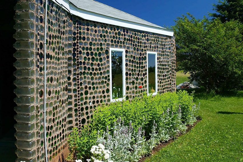 Robustan dizajn izrađen od boca Robustan dizajn izrađen od boca