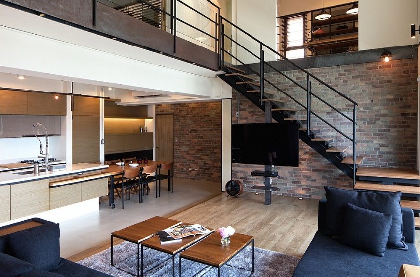 פנים מחמירים עם אותו סגנון ריהוט ועיטור בכל החדר פנים מחמירים עם אותו סגנון ריהוט ועיטור בכל החדר