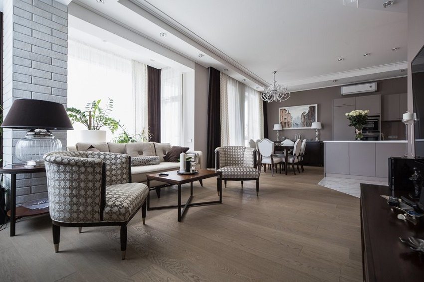 מטבח לקוני וסלון מרווח עם חלונות גדולים מטבח לקוני וסלון מרווח עם חלונות גדולים