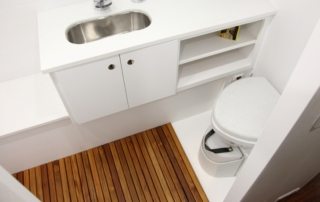 כיצד לבחור ארונות יבשים למגורי קיץ: מחירים, ביקורות, מאפייני הדגם