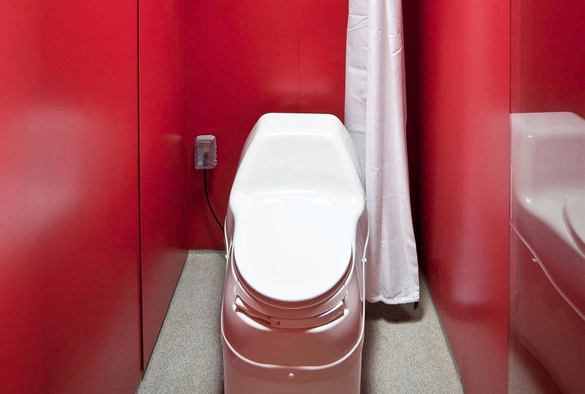 המיכל התחתון של הארון היבש החשמלי מורכב משני חדרים להפרדת פסולת המיכל התחתון של הארון היבש החשמלי מורכב משני חדרים להפרדת פסולת