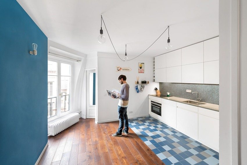 Kombinacija laminata i pločica za završnu obradu poda u kuhinji Kombinacija laminata i pločica za završnu obradu poda u kuhinji