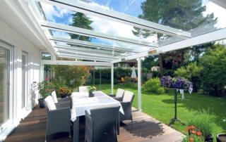 Gjør-det-selv polykarbonat baldakiner for et privat hus: bilder av moderne hengslede strukturer