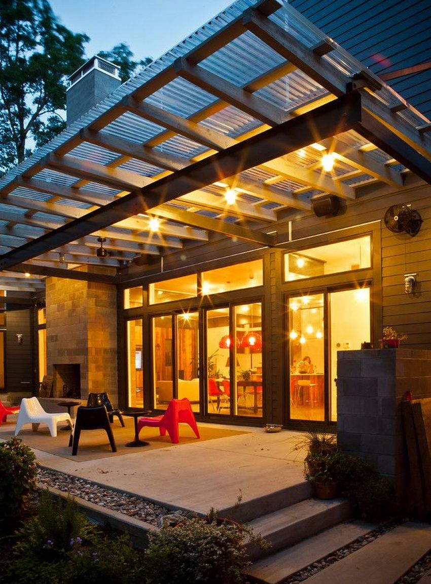 Cadre d'auvent en bois recouvert de feuilles de polycarbonate Cadre d'auvent en bois recouvert de feuilles de polycarbonate