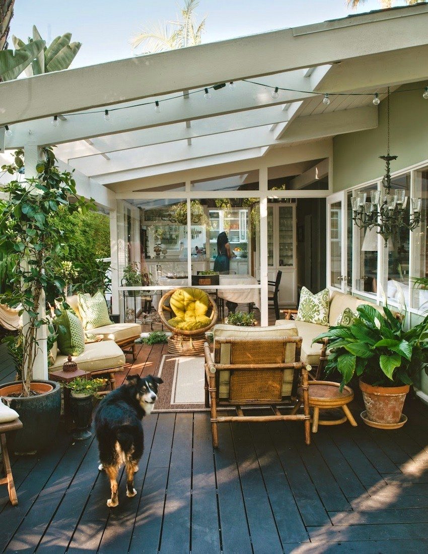 La housse en polycarbonate vous aidera à passer du temps confortablement à l'extérieur, même les jours de pluie La housse en polycarbonate vous aidera à passer du temps confortablement à l'extérieur, même les jours de pluie
