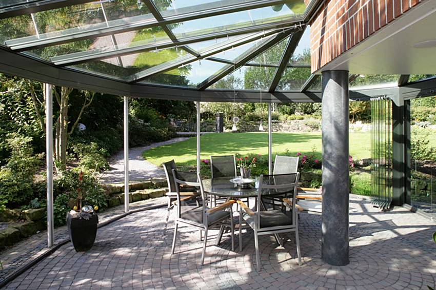 Structure de l'auvent sophistiquée avec revêtement en polycarbonate transparent Structure de l'auvent sophistiquée avec revêtement en polycarbonate transparent