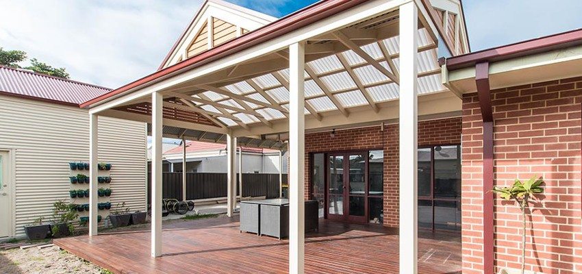 Le polycarbonate est facile à installer et à nettoyer Le polycarbonate est facile à installer et à nettoyer