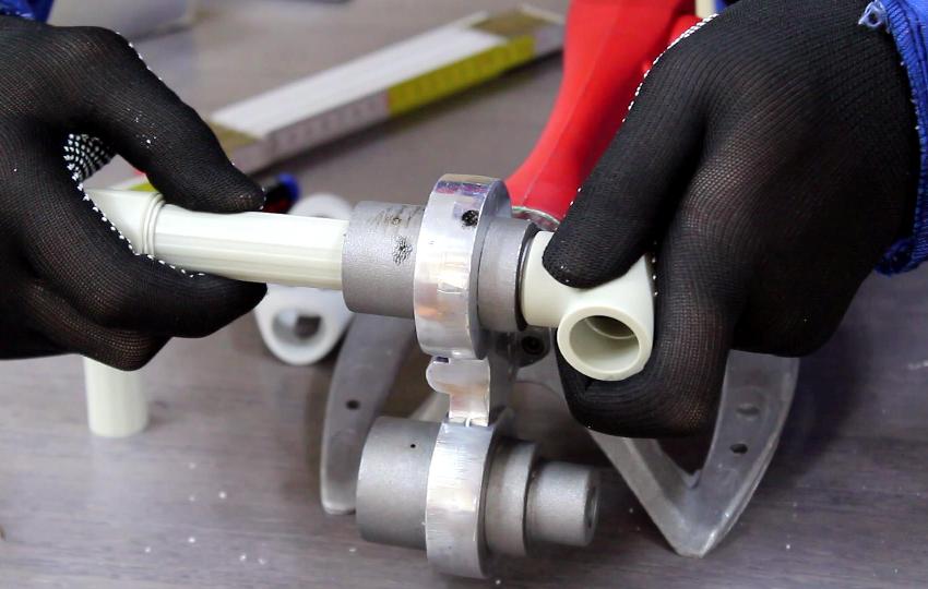 Soldering polypropylene pipes with a do-it-yourself soldering iron Soldering polypropylene pipes with a do-it-yourself soldering iron