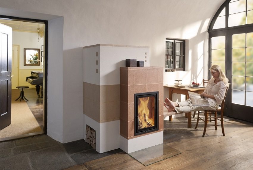 תנור עצים מודרני עם סידור קלאסי תנור עצים מודרני עם סידור קלאסי