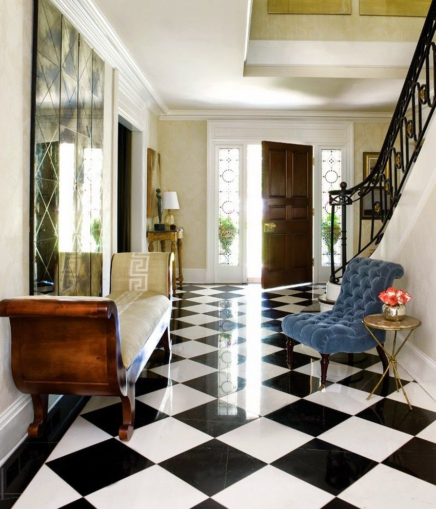 Kombinasjonen av svarte og hvite fliser er et tidløst gulvdesignalternativ Kombinasjonen av svarte og hvite fliser er et tidløst gulvdesignalternativ