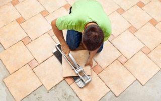 Πλακάκια στο πάτωμα για το διάδρομο και την κουζίνα: φωτογραφίες, συμβουλές για επιλογή και τοποθέτηση