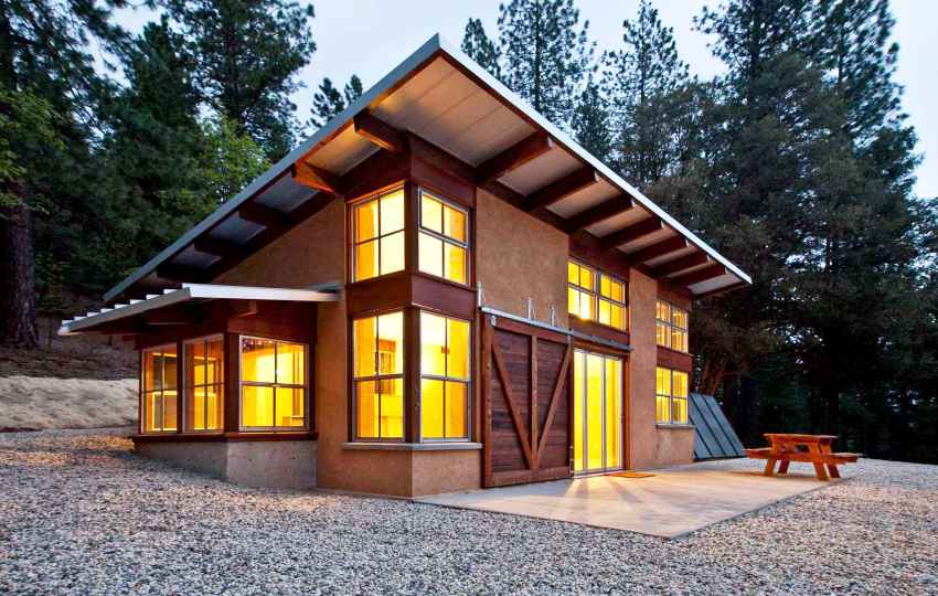 Para sa pag-clad sa panlabas na pader ng isang frame house, maaaring magamit ang iba't ibang mga materyales sa pagtatapos. Para sa pag-clad sa panlabas na pader ng isang frame house, maaaring magamit ang iba't ibang mga materyales sa pagtatapos.