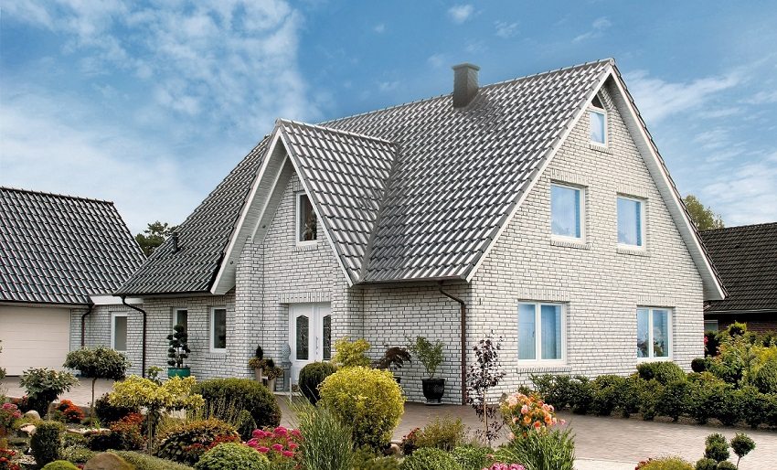 Les murs extérieurs du bâtiment sont en briques de silicate solides Les murs extérieurs du bâtiment sont en briques de silicate solides