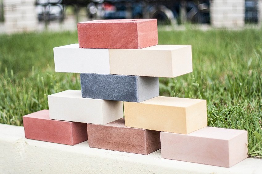 Les technologies modernes permettent de produire des briques de silicate de différentes couleurs Les technologies modernes permettent de produire des briques de silicate de différentes couleurs