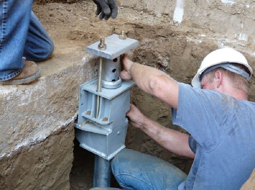 การติดตั้งตัวยึดเชื่อมต่อโครงสร้างที่มีเสาเข็ม การติดตั้งตัวยึดเชื่อมต่อโครงสร้างกับเสาเข็ม