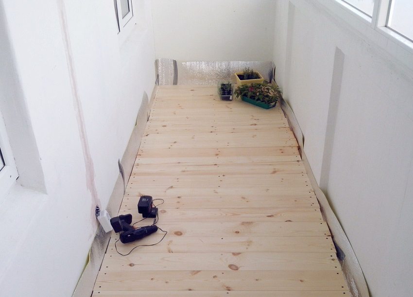 Isofol digunakan sebagai perlindungan yang berkesan terhadap kelembapan dan wap Isofol digunakan sebagai perlindungan yang berkesan terhadap kelembapan dan wap