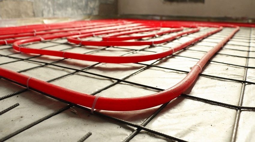 Pričvršćivanje cijevi vodenog poda na ojačanu mrežu Pričvršćivanje cijevi vodenog poda na ojačanu mrežu