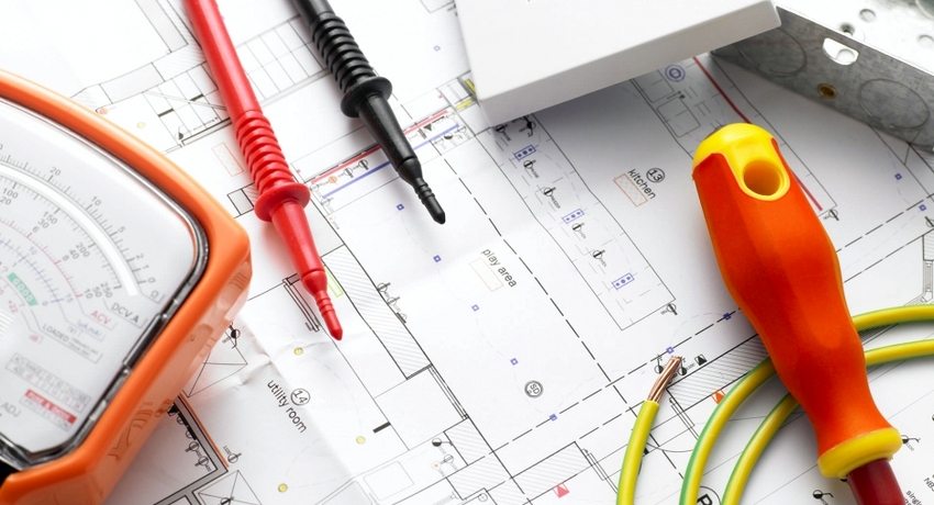 La instal·lació de connexions a terra és una mesura necessària per a una vida segura a la casa Posada a terra d'una casa privada: 220V i 380V