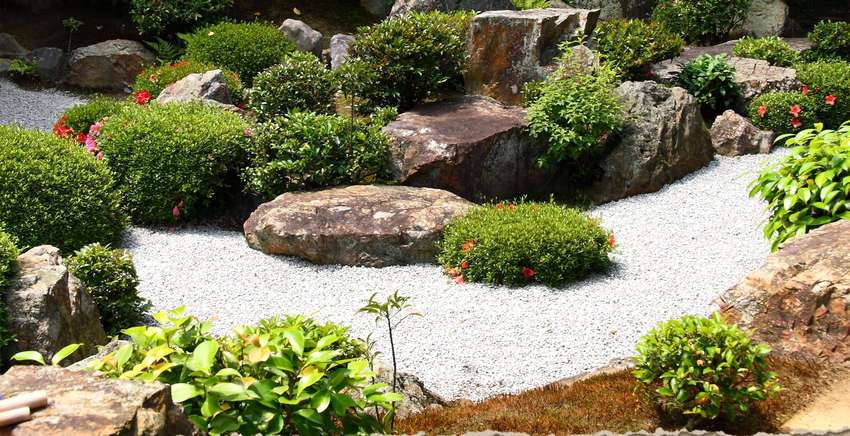 The stone is the main element of rockery The stone is the main element of rockery