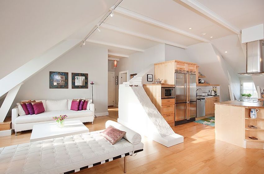 Na przestronnym poddaszu znajduje się pełne mini-mieszkanie Na przestronnym poddaszu znajduje się pełne mini-mieszkanie