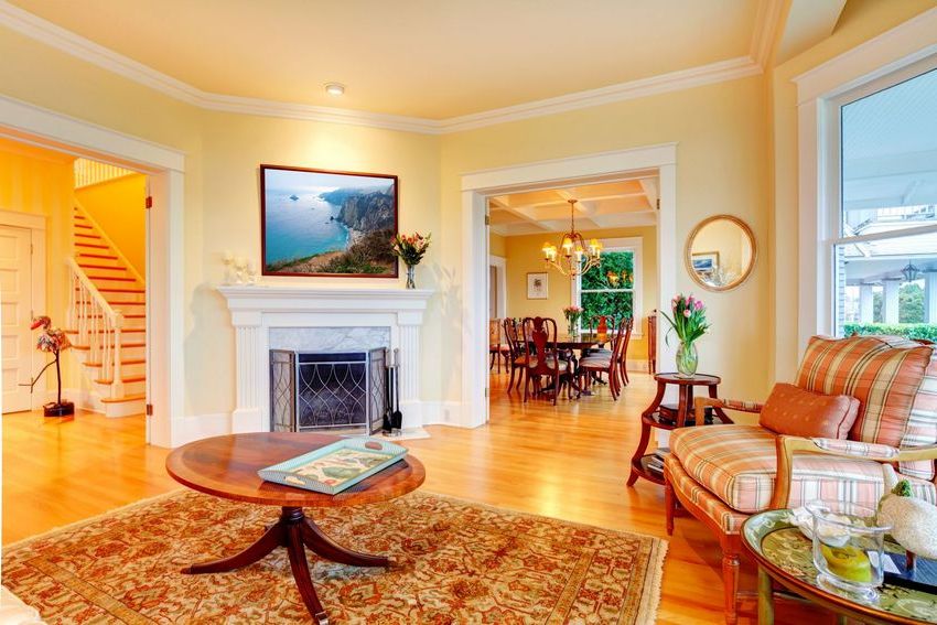 Angielski kominek we wnętrzu salonu Angielski kominek we wnętrzu salonu