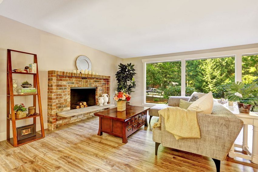 Domowy kominek opalany drewnem typu zamkniętego Domowy kominek opalany drewnem typu zamkniętego