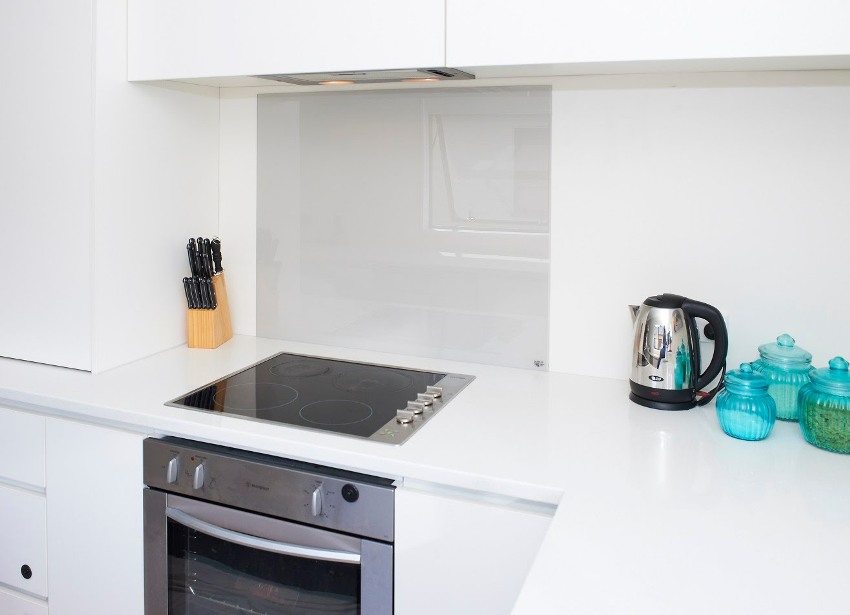 בעזרת העור תוכלו לקשט רק חלק מהקיר ליד הלוח בעזרת העור תוכלו לקשט רק חלק מהקיר ליד הלוח