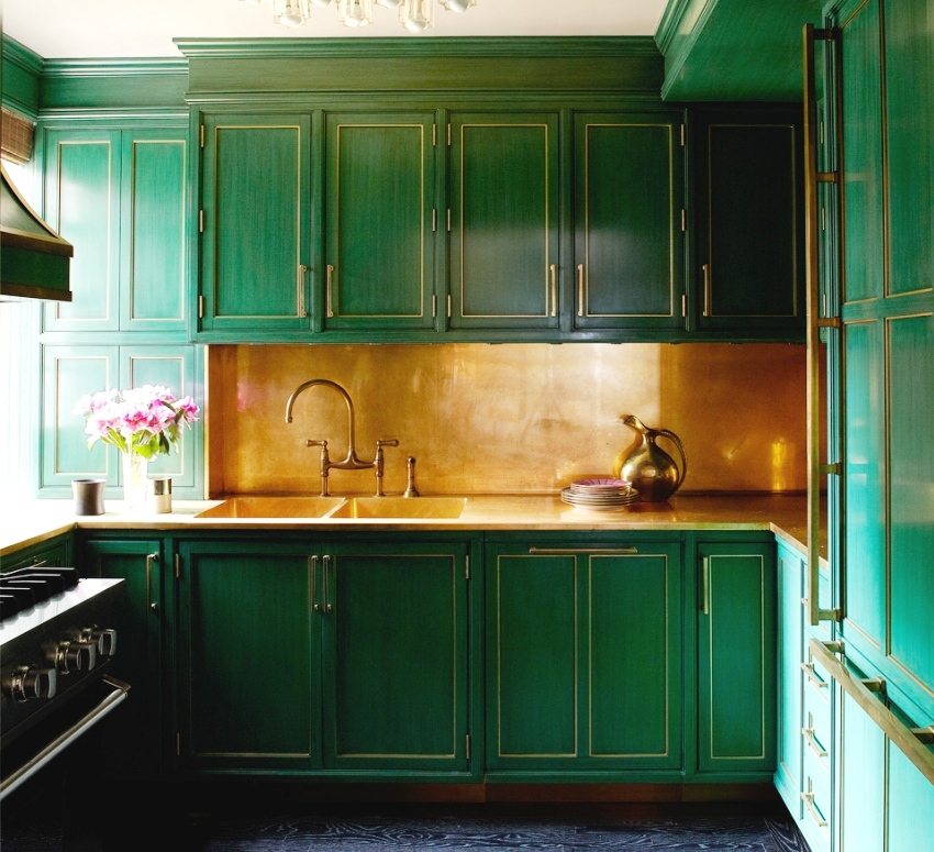 ניתן לצבוע את משטח לוח ה- MDF או לקשט אותו בסרט צבעוני ניתן לצבוע את משטח לוח ה- MDF או לקשט אותו בסרט צבעוני