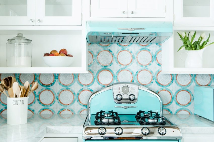 דפוס גיאומטרי המונח באמצעות פסיפס קרמי דפוס גיאומטרי המונח באמצעות פסיפס קרמי