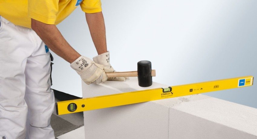 كتلة الخرسانة الخلوية ذات المقبض اليدوي ونظام اللسان والأخدود سهل التركيب كتل الخرسانة الخلوية: أحجام وأسعار القطعة ، الخصائص والتطبيق