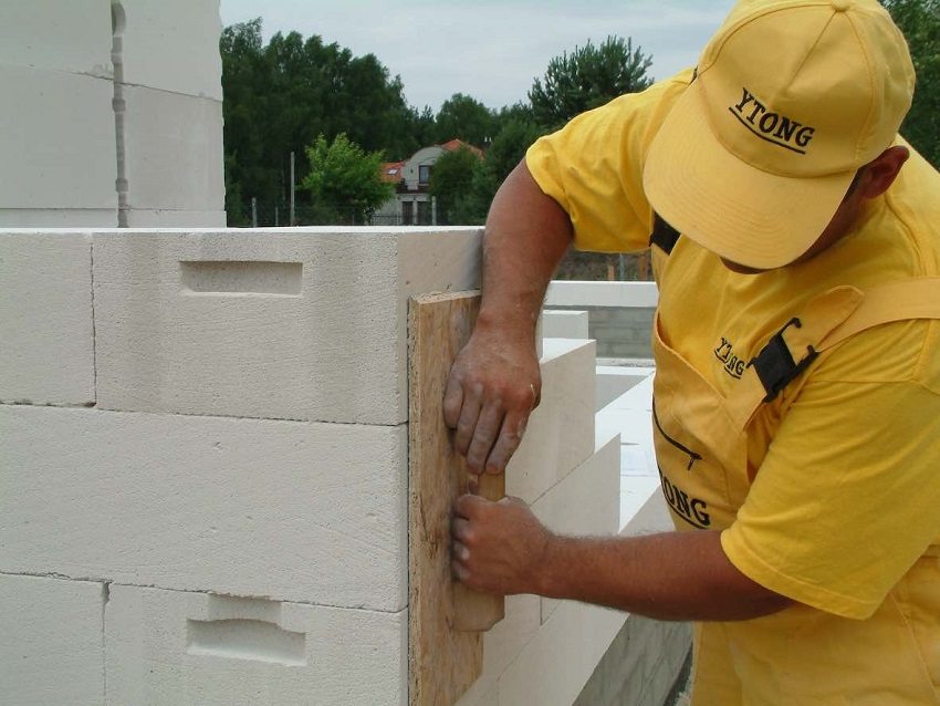 تعتمد موثوقية ومتانة الهيكل الذي يتم بناؤه على الامتثال للعملية التكنولوجية لوضع كتل الغاز تعتمد موثوقية ومتانة الهيكل الذي يتم بناؤه على الامتثال للعملية التكنولوجية لوضع كتل الغاز