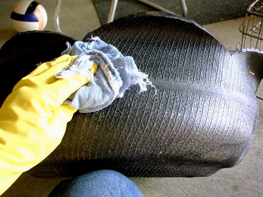 Bước 2. Lật lốp ra bên trái Bước 2. Lật lốp ra bên trái