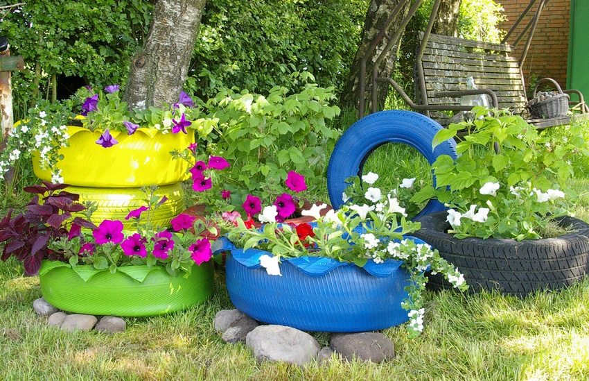 Lọ đựng lốp xe ô tô làm vật trang trí cho sân nhà riêng Lọ đựng lốp xe ô tô làm vật trang trí cho sân nhà riêng