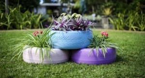 klumba-iz-pokryshek-svoimi-rukami-foto-klumby-iz-kolesnyh-sääris-34