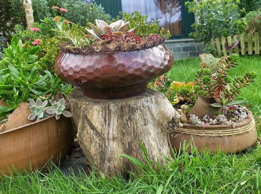 Chậu hoa làm bằng lốp ô tô cũ Chậu hoa làm bằng lốp ô tô cũ