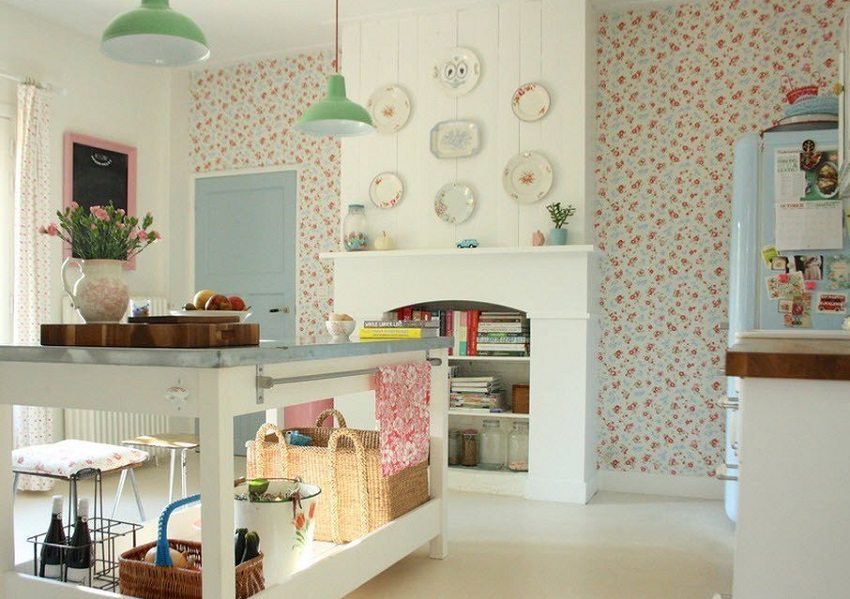 Maaaring hugasan ang wallpaper na may maliit na floral print na mukhang maayos at nagdaragdag ng puwang Maaaring hugasan ang wallpaper na may maliit na floral print na mukhang maayos at nagdaragdag ng puwang