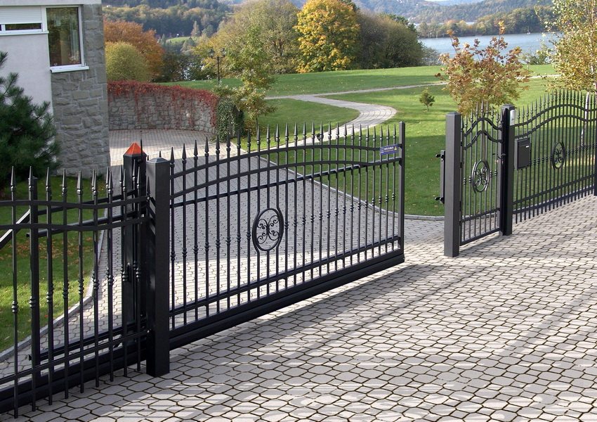 ניתן להכין שערי הזזה לאתר ביד או להזמין אותם מוכנים והרכובים ניתן להכין שערי הזזה לאתר ביד או להזמין אותם מוכנים והרכובים