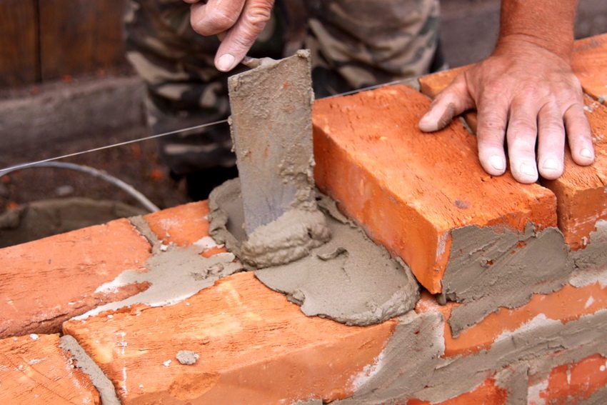 При проектирането на сграда е необходимо да се вземе предвид такъв параметър като общото специфично тегло на зидарията При проектирането на сграда е необходимо да се вземе предвид такъв параметър като общото специфично тегло на зидарията