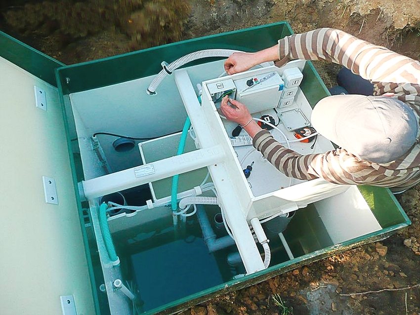 A szeptikus tartály felszerelésének legjobb ideje nyár és ősz. A szeptikus tartály felszerelésének legjobb ideje nyár és ősz.