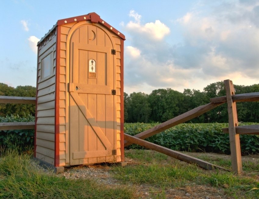 Vidéki WC-vel burkolva Vidéki WC-vel burkolva