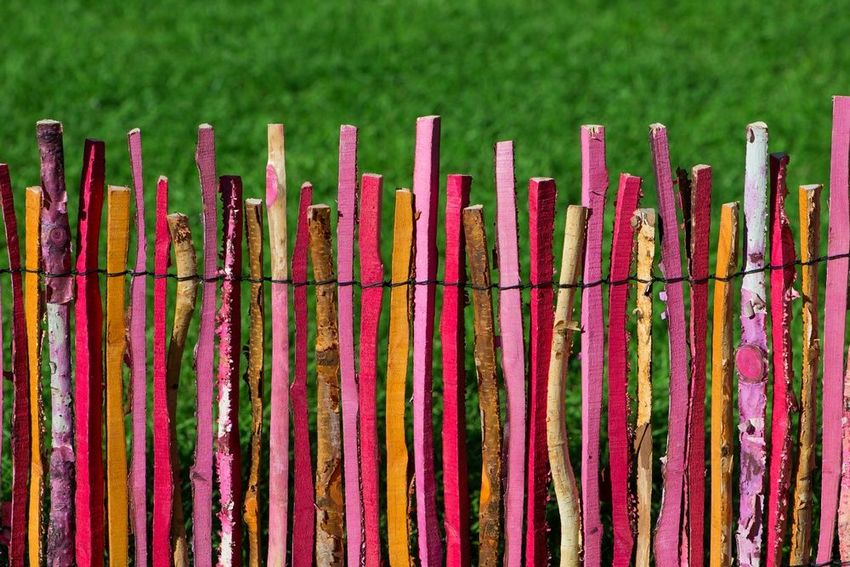 รั้วเดิมรอบอาณาเขตของบ้านในชนบท รั้วเดิมรอบอาณาเขตของบ้านในชนบท