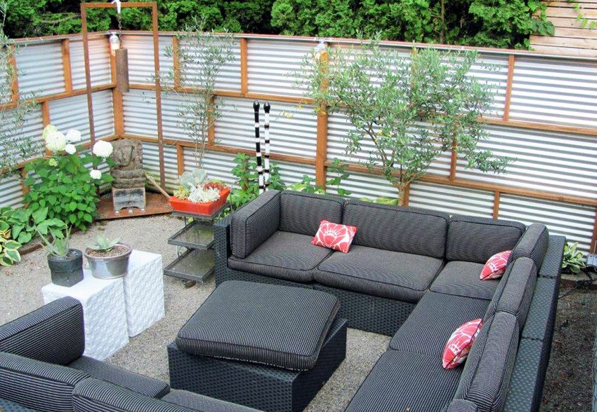 Bakod na gawa sa corrugated board na may isang frame na frame na kahoy Bakod na gawa sa corrugated board na may isang frame na frame na kahoy