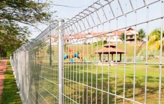 Fences made of gitter mesh, fences made of chain-link mesh. Photos of good options