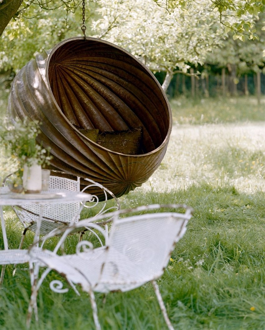 Epätavallisen muotoisen metallin keinu voi tulla sisäkentän tärkeimmäksi vetovoimaksi Epätavallisen muotoisen metallin keinu voi tulla sisäkentän tärkeimmäksi vetovoimaksi