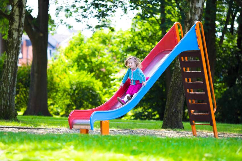 Suwak powinien być zainstalowany na otwartej przestrzeni, aby zminimalizować możliwe obrażenia Suwak powinien być zainstalowany na otwartej przestrzeni, aby zminimalizować możliwe obrażenia