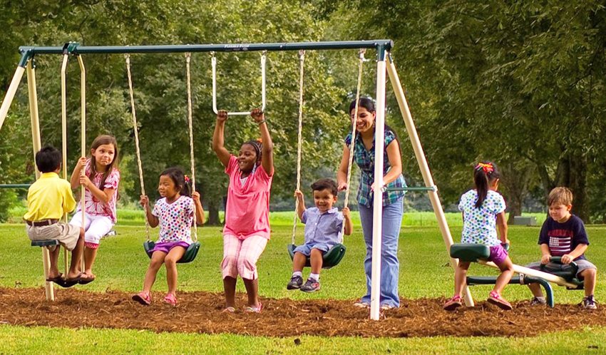 Złożona konstrukcja, w tym różne rodzaje huśtawek Złożona konstrukcja, w tym różne rodzaje huśtawek