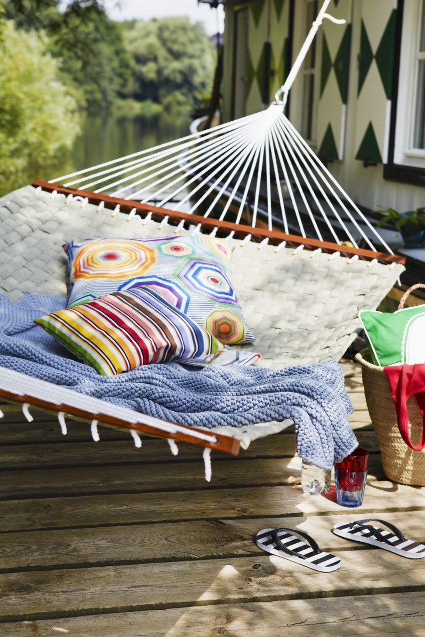 Ang isang duyan ng duyan ay isang mahusay na pagpipilian para sa pagpapahinga at paghanga sa kalikasan Ang isang duyan ng duyan ay isang mahusay na pagpipilian para sa pagpapahinga at paghanga sa kalikasan