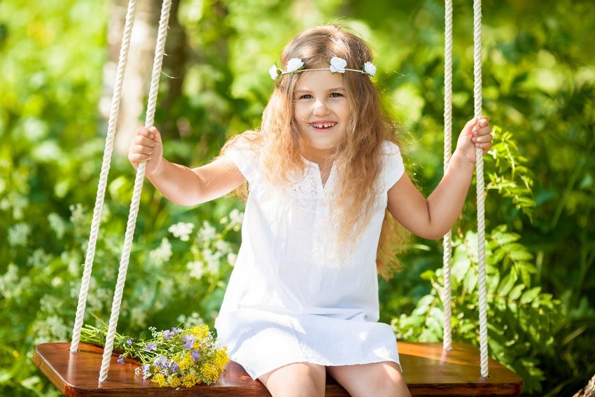 Ang magagandang swing swing ay magiging isang dekorasyon ng infield Ang magagandang swing swing ay magiging isang dekorasyon ng infield