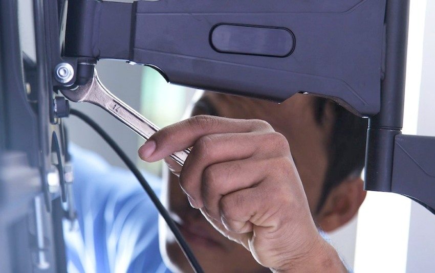 Dinding di mana pendakap dipasang mestilah kuat dan boleh dipercayai Dinding di mana pendakap dipasang mestilah kuat dan boleh dipercayai