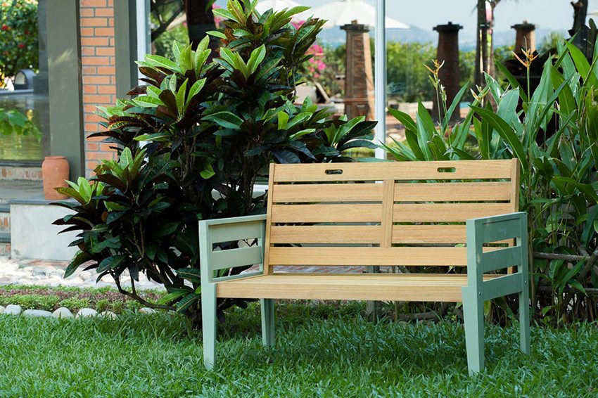 Kombinasjonen av metall og tre i originalt design Kombinasjonen av metall og tre i originalt design